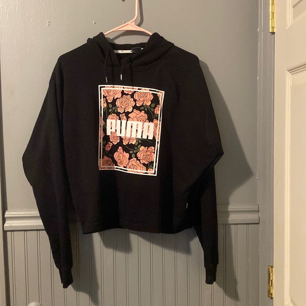 PUMA HOODIE. NEW! SIZE L PROBABLY FITS MORE LIKE M.